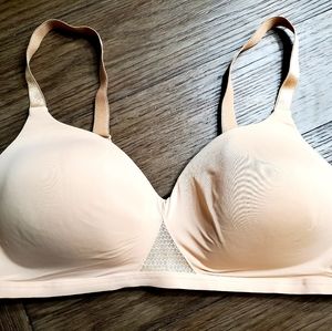 Hanes Ultimate Lightweight Wire-free Bra